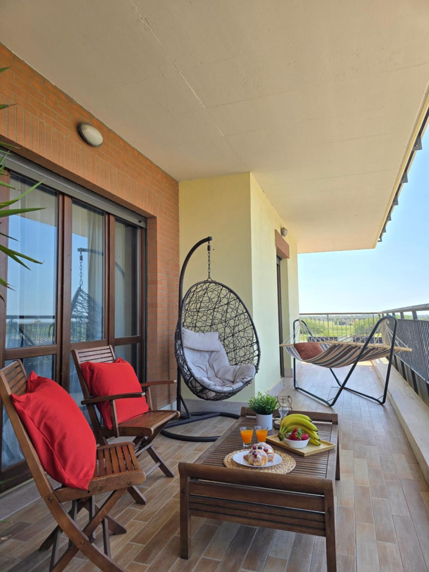 Golden Hour Apartment - Panoramic Terrace Fiumicino Extérieur photo